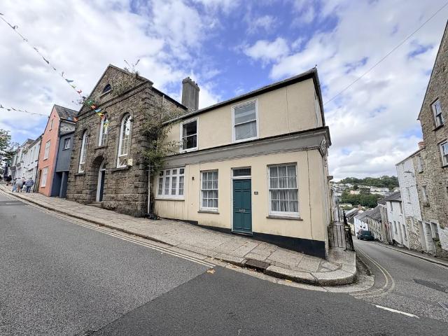 St Gluvias Street, Penryn TR10 3 bed apartment to rent £1,475 pcm £340 pw