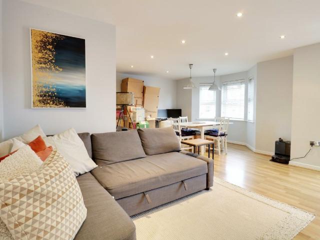 St. Helen's Court, Bromley BR1, 2 bed flat to rent, £1,700 pcm | PrimeLocation