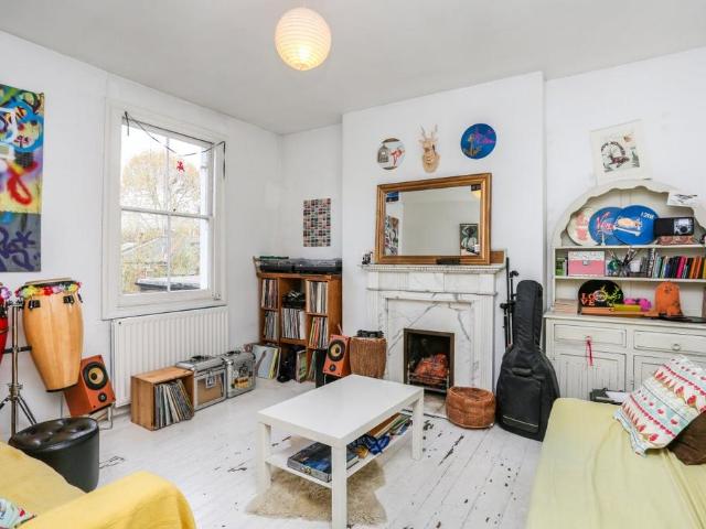 St Helen's Gardens, Ladbroke Grove W10 2 bed flat to rent £1,950 pcm £450 pw