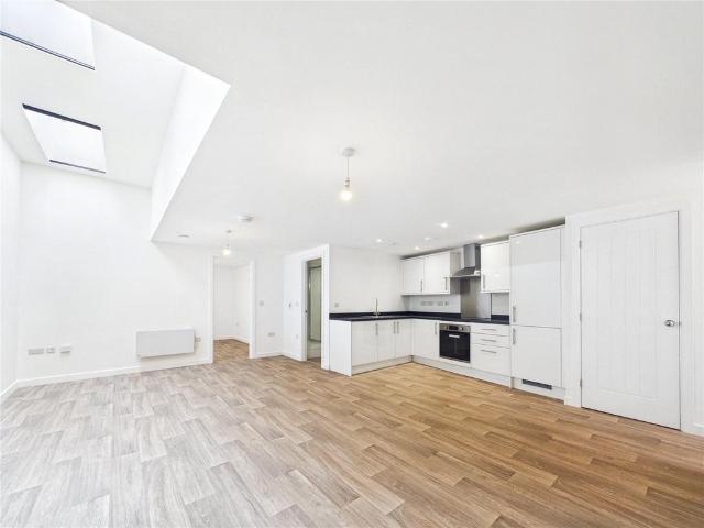 St. Helens Lane, Colchester, Essex, CO1 1 bed apartment to rent £1,025 pcm £237 pw