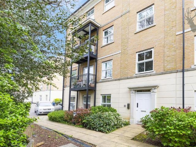 St. Helens Mews, Brentwood, CM14 2 bed flat to rent £1,500 pcm £346 pw