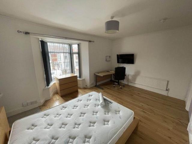 ST. HELENS ROAD 6 bed house share to rent £2,700 pcm £623 pw
