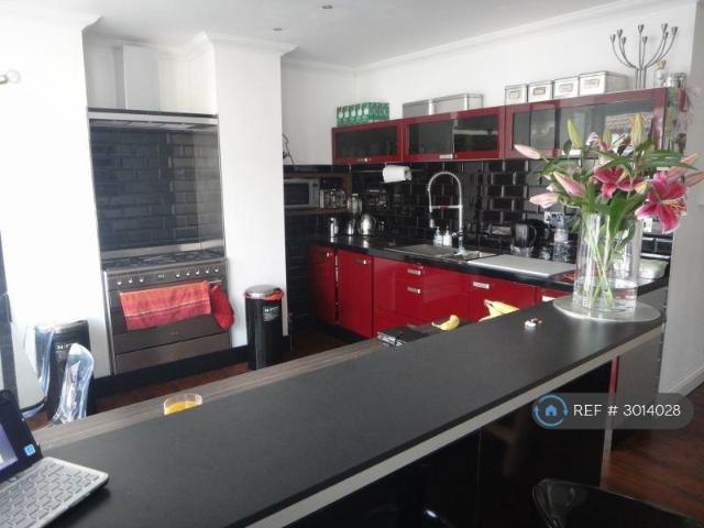 St. Helens Road, Westcliff On Sea, SS0 2 bed flat to rent £1,395 pcm £322 pw
