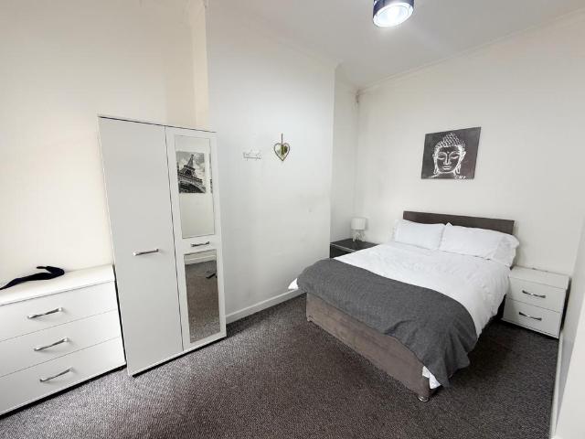 St. Helens WA10 5 bed terraced house to rent £475 pcm £110 pw
