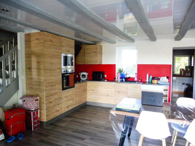ST HILAIRE LE VOUHIS, dans lieu dit calme, maison de ferme T4 sur beau terrain