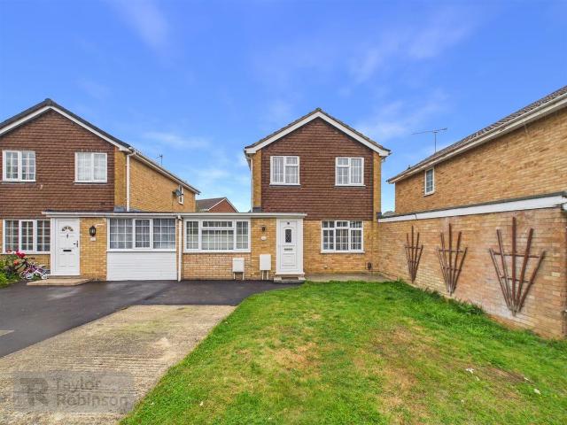 St. Hildas Close, Pound Hill, Crawley RH10, 4 bed detached house to rent, £2,600 pcm | PrimeLocation