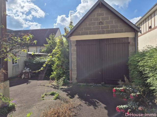 St hiliare du harcouet, proche du centre maison en pierres, 2 chambres, garage et jardin