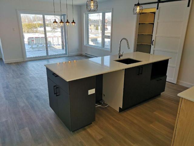 St Hyacinthe, Logement à louer JUILLET voir inclusions