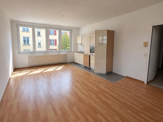 St Imier, eine schöne 2 Zimmer Wohnung im ersten Stock