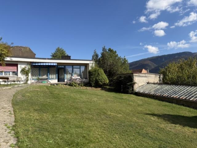 St Imier, freistehende Villa mit 4,5 Zimmern und Grundstück