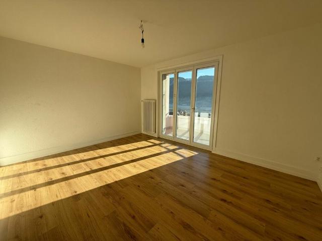 St Imier, joli appartement de 2.5 pièces avec balcon