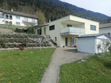 St Imier, joli appartement 2.5 pièces avec terrasse, garage, jardin