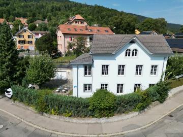 St Imier, magnifique maison avec garage double, jardin