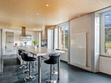 St Imier, maison de caractère Parfaite pour famille et activité professionnelle