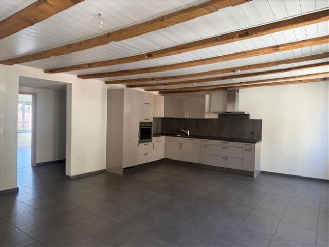 St Imier, prächtige 3,5 Zimmer Wohnung mit Aufzug
