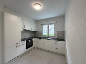 St Imier, prächtige 2 Zimmer Wohnung im ersten Stock, komplett renoviert mit Balkon
