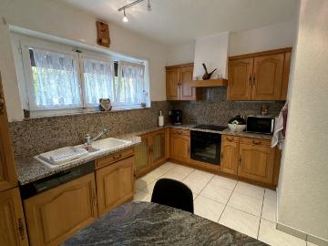 St Imier, prächtige 4,5 Zimmer Wohnung im ersten Stock mit Balkon und Terrasse