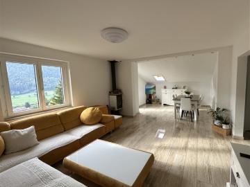 St Imier, prächtige 4,5 Zimmer Wohnung im 2. Stock mit Terrasse