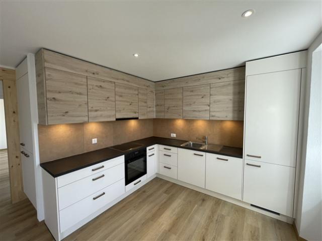 St Imier, prächtige neue 3,5 Zimmer Wohnung im 2. Stock mit Balkon