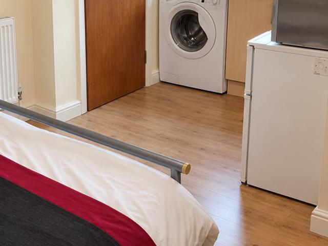 St. Ives Grove, Leeds LS12, Studio to rent, £495 pcm | PrimeLocation
