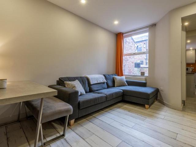 St. Ives Road, Manchester M14 5 bed house to rent £3,576 pcm £825 pw