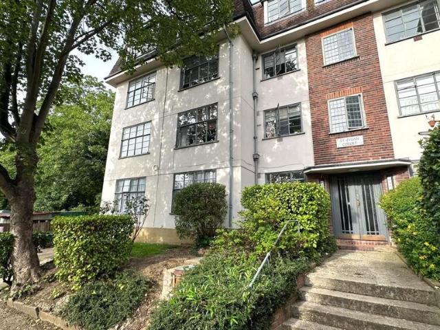 St. Ivian Court, Colney Hatch Lane. 2 bed flat to rent £1,800 pcm £415 pw