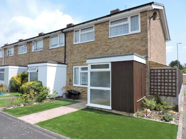 St. James Way, Fareham, Hampshire, PO16 3 bed terraced house to rent £1,550 pcm £358 pw