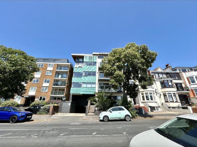 St James Court, 41 Grand Parade. 2 bed flat to rent £1,450 pcm £335 pw