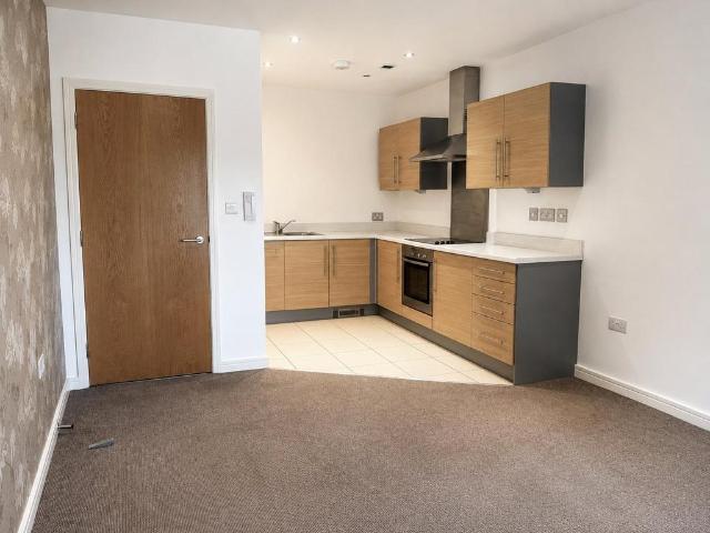 St. James Court West, Accrington. 2 bed apartment to rent £750 pcm £173 pw