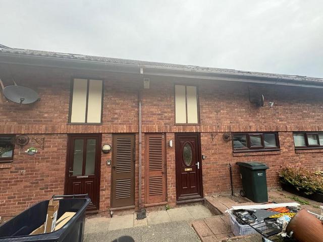 St. James Court, Gateshead, NE10 0 2 bed terraced house to rent £750 pcm £173 pw