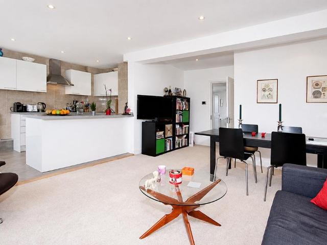 St. James Close, London NW8 2 bed apartment to rent £3,597 pcm £830 pw