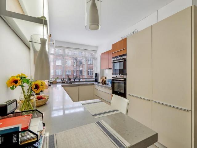 St. James Close, London, NW8 2 bed flat to rent £4,200 pcm £969 pw