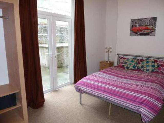 St James Crescent, Uplands, Swansea SA1 2 bed flat to rent £685 pcm £158 pw