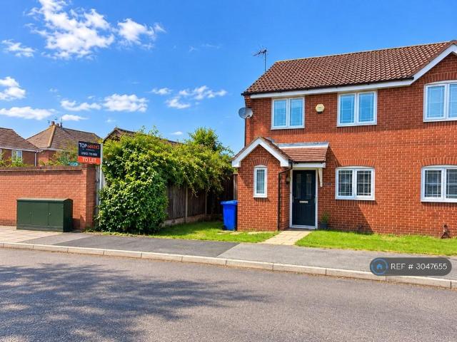 St James Gardens, Mansfield, NG19 3 bed semi detached house to rent £995 pcm £230 pw