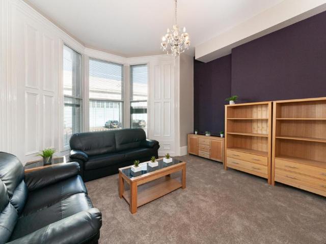 St. James House 3 6 Portland Terrace. 6 bed flat to rent £719 pcm £166 pw