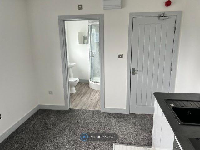 St James Lane, Coventry CV3, Studio to rent, £600 pcm | PrimeLocation