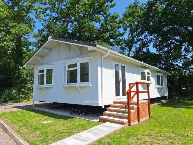 St James Park, Baddesley, Ampfield, SO52 2 bed detached house to rent £1,170 pcm £270 pw