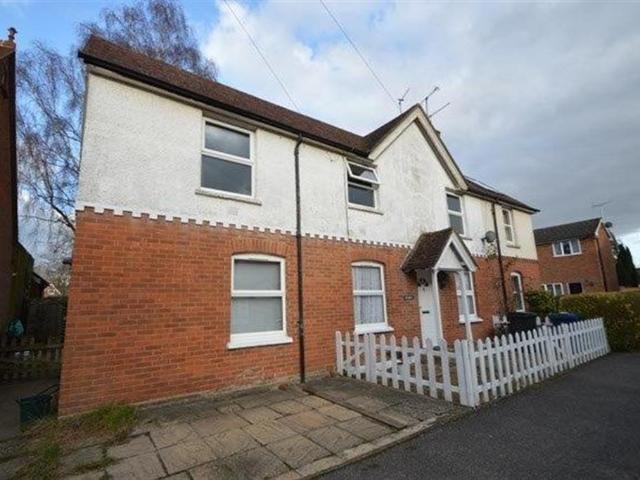 St James Place, Cranleigh GU6 1 bed apartment to rent £1,100 pcm £254 pw