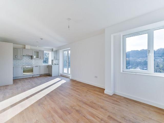St James Road, Croydon, Purley CR8, 2 bed flat to rent, £2,000 pcm | PrimeLocation