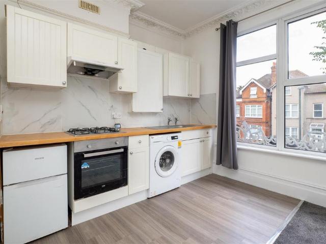 St. James Road, Sutton 1 bed flat to rent £1,375 pcm £317 pw