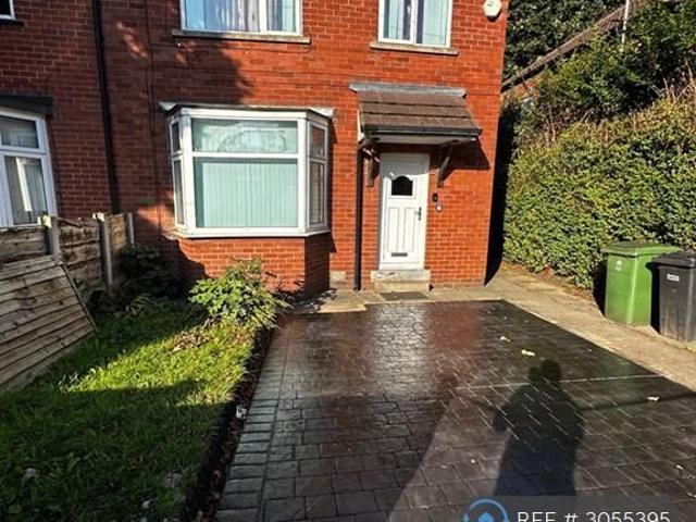 St. James Street, Farnworth, Bolton, BL4 3 bed semi detached house to rent £1,100 pcm £254 pw