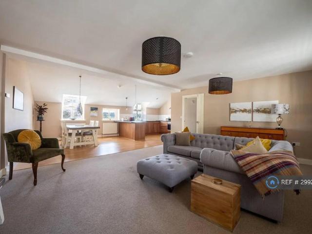 St. James Street, Narberth, SA67 2 bed maisonette to rent £1,850 pcm £427 pw
