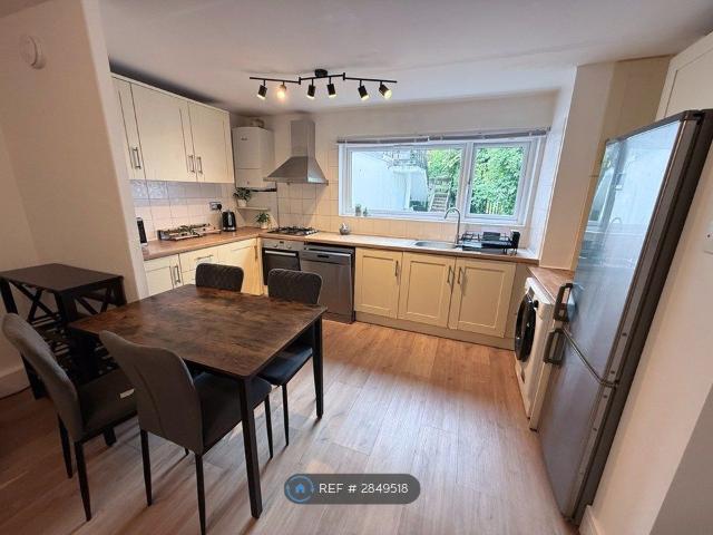 St James's Lane, London N10, 3 bed flat to rent, £2,795 pcm | PrimeLocation