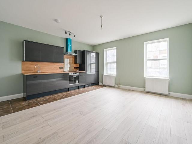ST. JAMES'S STREET, LONDON, E17 7PJ. Studio to rent £1,525 pcm £352 pw
