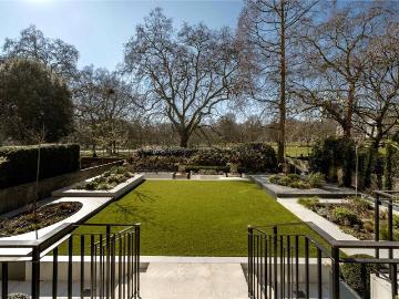 St James's, London, Greater London - Garden