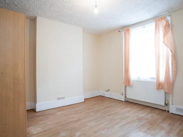 St. James's Road, Croydon CR0, 3 bed semi detached house to rent, £2,300 pcm | PrimeLocation