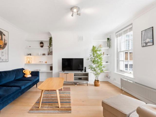 St. John Street, Clerkenwell. 2 bed flat to rent £4,250 pcm £981 pw