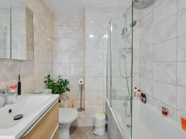 St John Street EC1R, Clerkenwell. 1 bed flat to rent £2,400 pcm £554 pw