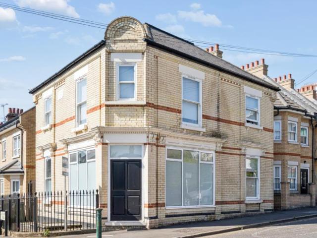 St John’s Road, Watford WD17 2 bed apartment to rent £1,900 pcm £438 pw