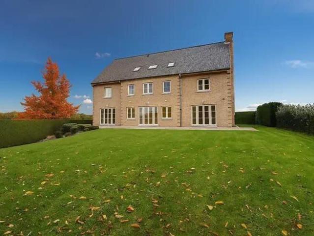 ST JOHN'S 7BR 650M2 12 ARES